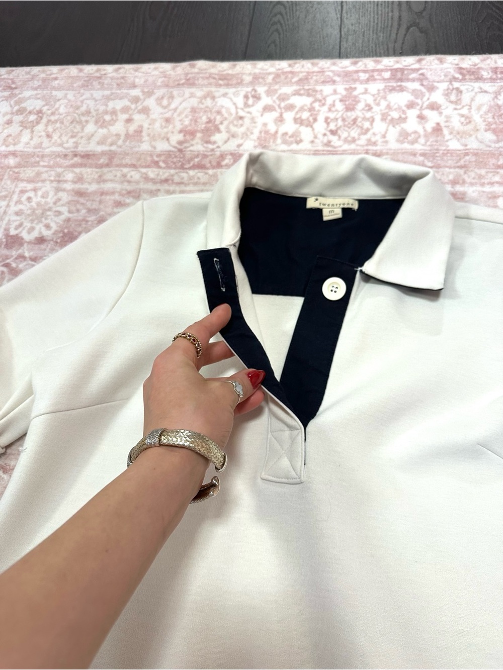 Contrast 🤍 White & Navy Collared Dress - Picture 3 of 9